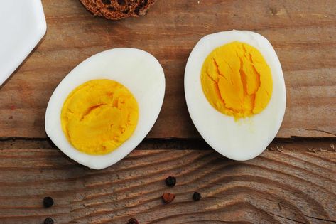 Healthy Late Night Snacks, Bland Diet, Telur Rebus, Making Hard Boiled Eggs, Perfect Hard Boiled Eggs, Late Night Snacks, Night Snacks, Hard Boiled, Hard Boiled Eggs