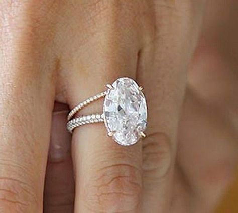 Blake Lively Wedding, Blake Lively Ring, Blake Lively Engagement Ring, Oval Diamond Engagement, Engagement Celebration, Celebrity Engagement Rings, Oval Diamond Engagement Ring, Wedding Rings Rose Gold, Bling Rings