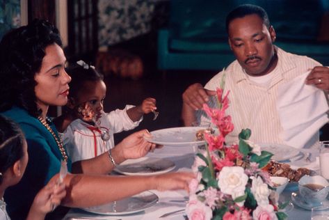 King Family at Sunday Dinner Black Family Dinner, Martin Luther King Family, History Icon, Coretta Scott King, Dr Martin Luther King Jr, Mlk Jr, Dr Martin Luther King, Civil Rights Leaders, Black Family