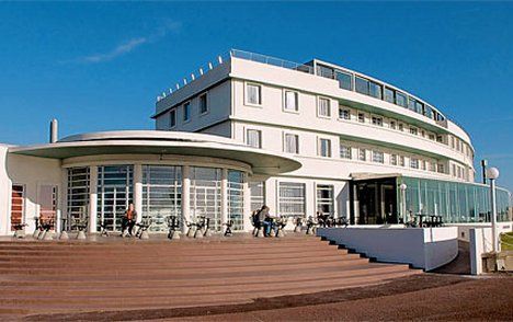 The art deco styled Midland hotel Morecambe Bay, Art Deco Houses, Midland Hotel, Beach Architecture, Art Deco Hotel, Classic Hotel, British Seaside, Green Armchair, Streamline Moderne