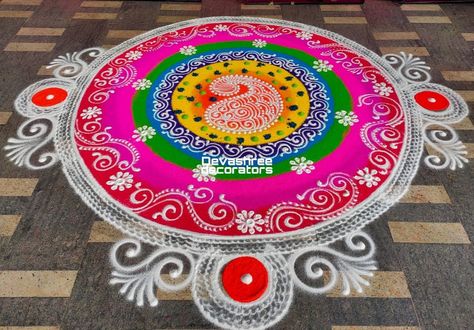 Big Sanskar Bharti Rangoli, Round Rangoli Design Diwali, Round Rangoli Design, Sanskar Rangoli, Bramha Ji, Diwali Mehendi, Round Rangoli, Floral Painting Videos, Rangoli Design Diwali