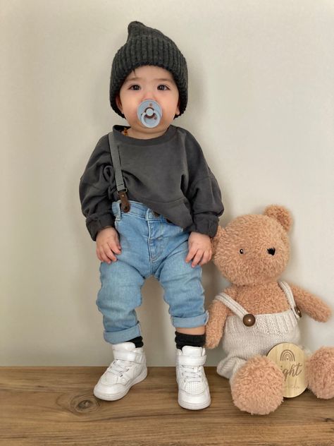 Ootd Baby Boy, Six Month Baby, Stylish Kids Fashion, Mother Baby Photography, Newborn Baby Photoshoot, Baby Ootd, Baby Outerwear