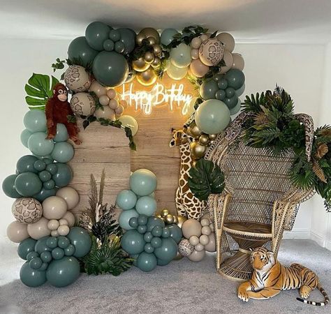 Jungle Baby Shower Decorations, Diy Balloon Arch, Safari Baby Shower Decorations, Baby Boy Birthday Themes, Safari Birthday Party Decorations, Leaves Diy, Jungle Queen, Jungle Decorations, Jungle Safari Birthday