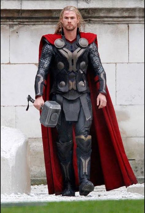 Thor Outfit, No Sew Cape, Thor Costume, Thor Cosplay, Roman Costume, New Thor, Marvel Costumes, Disney Cars Birthday, Hollywood Theme