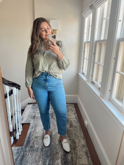 Straight leg denim outfit Mid Size Straight Leg Jeans, Mid Size Straight Leg Jeans Outfits, Straight Leg Jeans Plus, Straight Jeans Midsize, Light Wash Jeans Outfit Midsize, Plus Size Straight Leg Jeans Outfits, Straight Jeans Outfit Summer, Straight Jeans Plus Size, Mid Size Spring Outfits