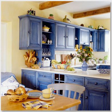 Washed blue cabinets.. maybe just on the bottom and something else lighter on top... Kitchen Color Yellow, Cottage Kitchen Cabinets, Light Blue Kitchens, Yellow French, Blue Kitchen Cabinets, Country Dining Rooms, French Country Kitchens, Country Dining, Kitchen Cabinets Makeover