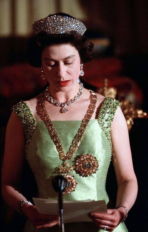 Queen Elizabeth in Ethiopia in 1965. Queen Elizabeth Jewels, Queen Elizabeth Photos, Young Queen Elizabeth, Rainha Elizabeth Ii, Hm The Queen, Reine Elizabeth Ii, Royal Crowns, Reine Elizabeth, Royal Tiaras