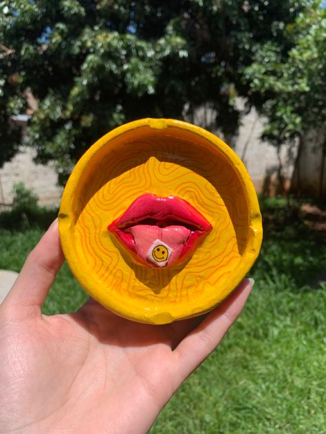 Lips Ashtray Clay, Making Ashtray From Clay, Cute Ashtray Ideas, How To Make Ashtrays, Cute Clay Ashtray Ideas, Eyeball Ashtray, Cool Clay Ashtray Ideas, Clay Ashtray Ideas Trippy, Funky Ashtrays