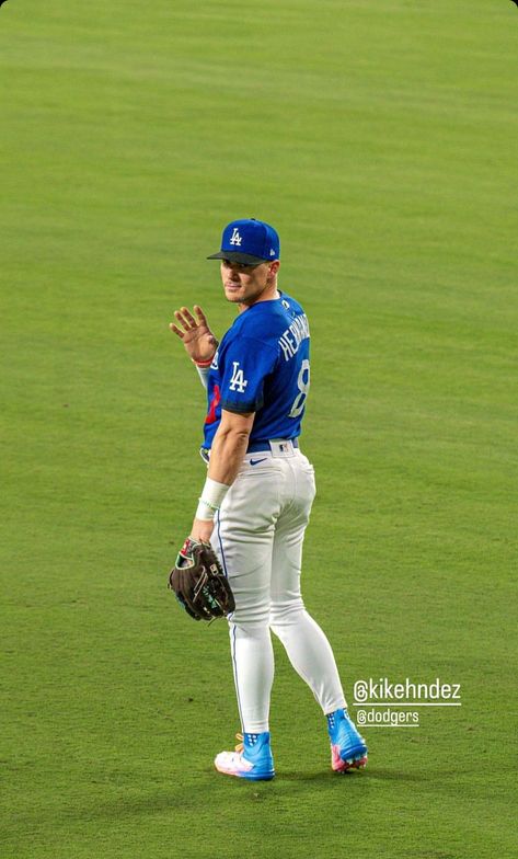 Kiké Hernandez Dodgers, Kiké Hernandez Dodgers 8, Enrique Hernandez Dodgers, Kiké Hernandez, Enrique Hernandez, Baseball Senior Pictures, Hot Baseball Players, Dodgers Nation, La Dodgers Baseball