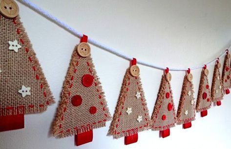 Hessian Crafts, Christmas Tree Crafts Diy, Christmas Tree Kit, Burlap Christmas Tree, Christmas Sewing Projects, Christmas Bunting, Burlap Christmas, Christmas Tree Crafts, Creative Craft