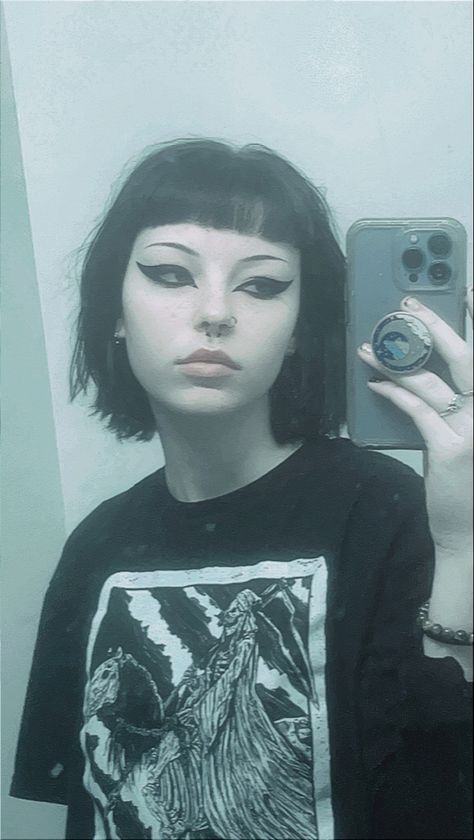 Goth Profile Picture Aesthetic, Goth Bob Hair, Goth Bangs Short Hair, Short Goth Hair With Bangs, Medium Alt Hair, Short Alt Hair With Bangs, Short Hair Micro Bangs, Goth Hair Short, Alt Bob Haircut