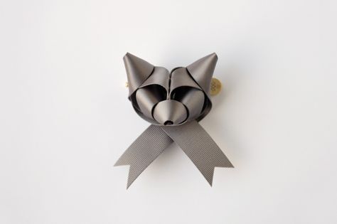 Fox shaped ribbon, perfect for gifts Animal Bows, Ribbon Sculptures, Ribbon Art, Ribbon Wrap, Contemporary Jewellery, Magazine Art, Baku, Ribbon Bows, Amazing Art