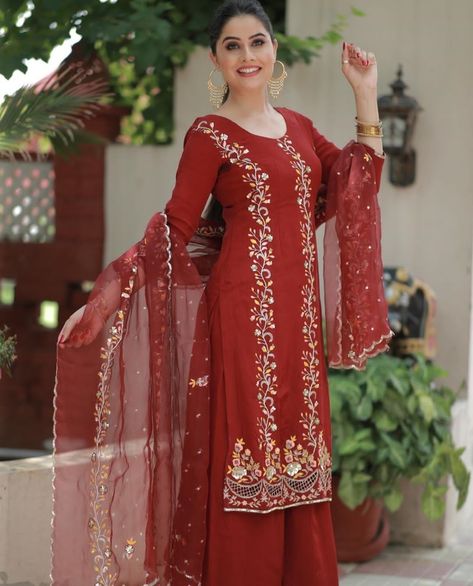 Blouse Pattern Indian, Indian Fashion Modern, Punjabi Suits Party Wear, Embroidery Suits Punjabi, Saree Blouse Styles, Salwar Suits Party Wear, Desi Wedding Dresses, Indian Fashion Trends, Designer Punjabi Suits