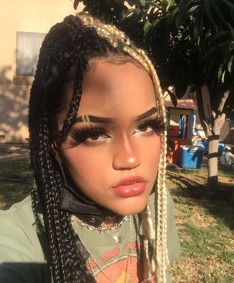 Split Dye Eyebrows, Split Dyed Braids, Split Color Box Braids, Split Dye Box Braids, Split Dye Braids, Half And Half Braids, Blonde Split Dye, Split Braids, Asian Baddie