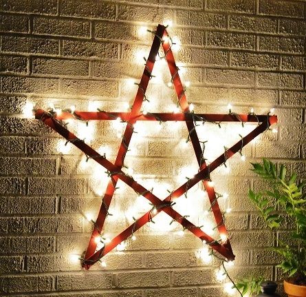 Christmas Diy Outdoor, Lighted Christmas Balls, Diy Christmas Star, Outdoor Christmas Diy, Outdoor Decor Ideas, Jars Diy, Garden Spheres, Diy Christmas Lights, Wrapped Lights