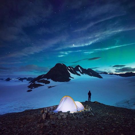 Camping above the Harding icefield, Alaska. Photo by Benjamin Everett Polar Expedition, Tent Life, Snow Camping, Alaska Photos, Wild Camp, Luxury Boat, Earth Pictures, Camp Fire, Explore Nature