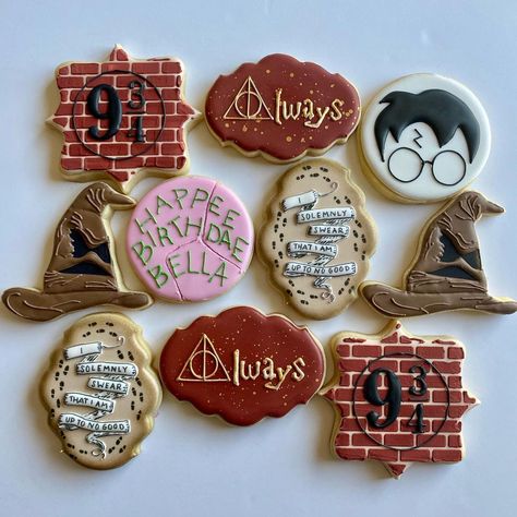 Harry Potter Sugar Cookies, Harry Potter Tea Party, Fondant Biscuits, Harry Potter Cookies, Harry Potter Treats, Gateau Harry Potter, Harry Potter Party Decorations, Harry Potter Theme Birthday, Harry Potter Birthday Cake