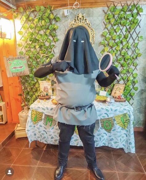 Shrek Characters Cosplay, Shrek Executioner Costume, Thelonious Shrek Costume, Shrek Costumes Ideas, Shrek Characters Halloween Costumes, Thelonious Shrek, Shrek Party Costume Ideas, Diy Shrek Character Costumes, Shrek Themed Costumes