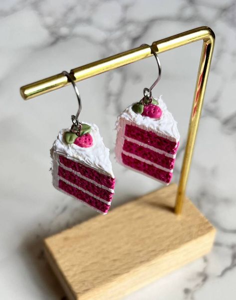 Strawberry Cake Polymer Clay Earrings | Felt Cake Polymer Clay, Cake Earrings, Polymer Clay Cake, Kawaii Charms, Clay Cake, Quirky Earrings, Food Earrings, My Melody Kuromi, Clay Food