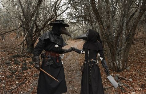 Plague Doctor Couple, Plague Doctor Halloween Costume, Doctor Couple, Scp 049-j, Doctor Halloween, Plague Doctor Costume, Plague Doctors, Nurse Aesthetic, Doctor Outfit