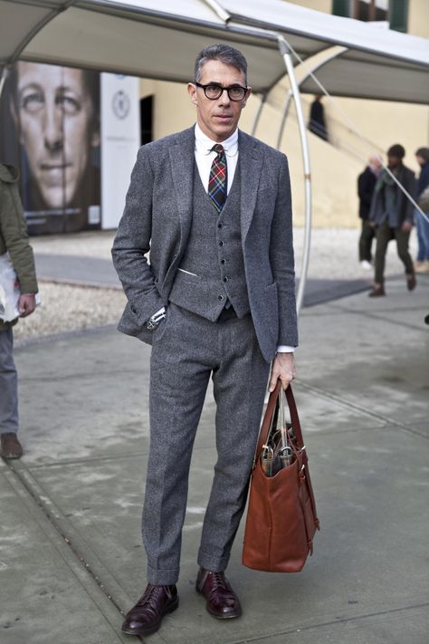 Grey herringbone three piece suit with madras style tie Suit Combinations, The Sartorialist, Herringbone Suit, Flannel Suit, Look Formal, Gents Fashion, Mens Fashion Blog, Grey Herringbone, Grey Flannel