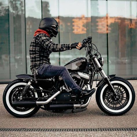 Sportster Gang on Instagram: “🖤☠Beautiful Photo☠🖤  👉Follow @sportstergang Every day a new POST!   👕T-Shirts & more with our LOGO 👉LINK in BIO/🌍Shipping 🌏  📸@jonny.first…” Harley Sportster 48, Sportster 48, Sportster Chopper, Мотоциклы Harley Davidson, Harley Davidson Sportster 883, Harley Davidson Sportster 1200, Sportster Bobber, Bobber Style, Harley Bobber