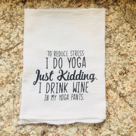 Funny Dish Towels, Towel Sayings, Towel Ideas, Tea Towels Diy, Funny Towels, Funny Tea Towels, Diy Towels, Funny Home Decor, Flour Sack Tea Towels