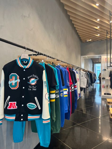 #fashion #drake #aesthetic Miami Dolphins Aesthetic, Dolphins Aesthetic, Ovo Store, Drake Aesthetic, Drake Ovo, Sport Aesthetic, Sports Aesthetic, Miami Dolphins, Dolphins