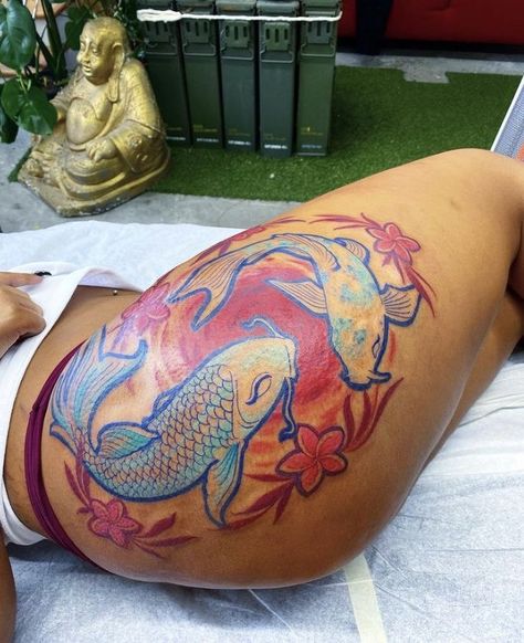 Black Women Tattoos, Palm Size Tattoos, Thigh Piece Tattoos, Pisces Tattoo Designs, Girl Thigh Tattoos, Unique Tattoos For Women, Hip Thigh Tattoos, Tattoos Infinity, Feminine Strength