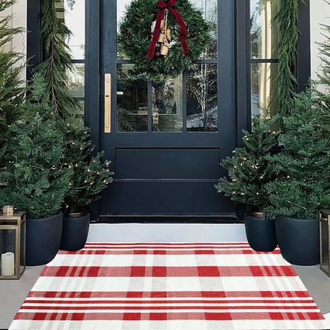 Layered Door Mats, Christmas Door Mat, Porch Kitchen, Buffalo Plaid Christmas Decor, Plaid Christmas Decor, Farmhouse Entryway, Porch Rug, Christmas Front Porch, Christmas Front Doors