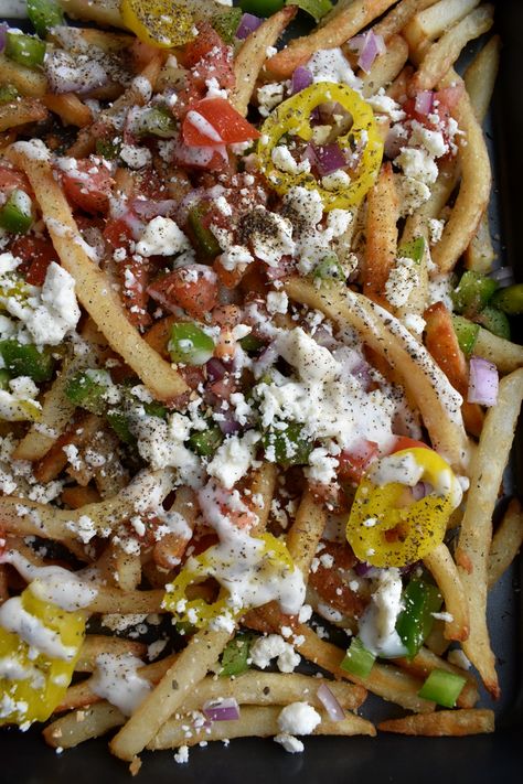 Mediterranean Loaded Fries, Greek Appetizer, Feta Dressing, Greek Fries, Veggie Side Dish Recipes, Greek Appetizers, Greek Chicken Salad, Dill Dressing, Arabic Recipes