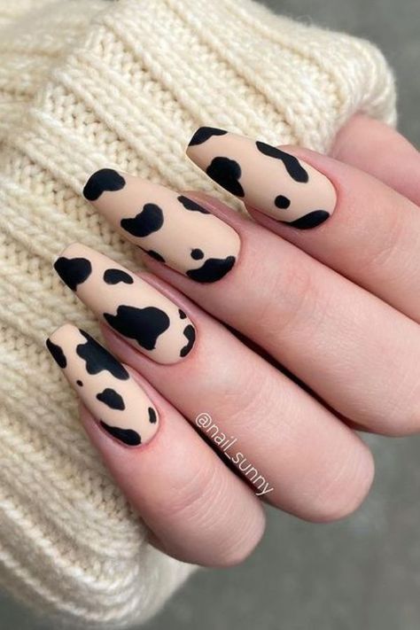 Pretty Nails Matte, Cute Nails Acrylic Matte, Matte Nail Designs Ideas, Matte Black Nails Design, Matt Nails Design, Cute Nails Matte, Cow Nails Designs, Cute Matte Nails, Spot Nails