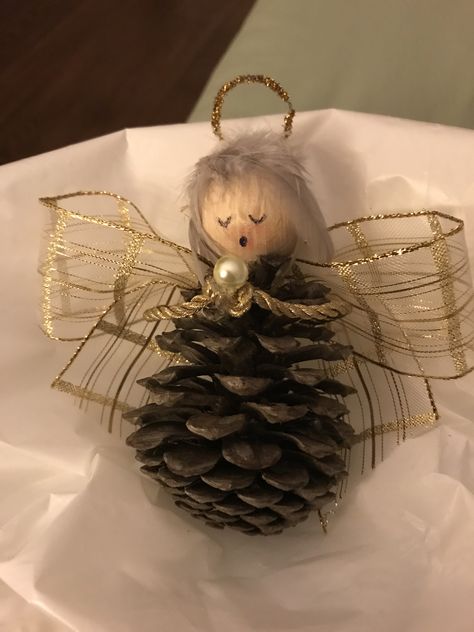 Pine Cone Angel Ornament, Pinecone Angel Ornaments Diy, Pine Cone Angels, Pinecone Angels, Cone Angel, Christmas Bazaar Crafts, Pine Cone Christmas Decorations, Pinecone Crafts Christmas, Christmas Angel Crafts