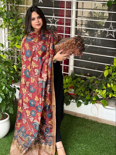 Kalamkari Dupattas in Tussar Silk and Cotton Pink Kalamkari Dupatta, Kalamkari Suit Designs, Kalamkari Dupatta With Dress, Kalamkari Kurti Designs, Kalamkari Duppatas, Kalamkari Kurta Designs, Kalamkari Kurta, Dupatta Styling, Kalamkari Dupatta