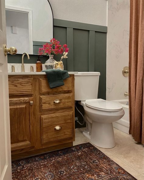 Small Bathroom Makeover, Brown Bathroom, Hall Bathroom, Bathroom Inspiration Decor, Upstairs Bathrooms, Bathroom Update, Bathroom Redo, Oak Cabinets, Bathroom Vanity Tops