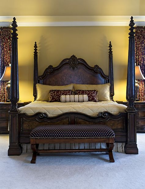 : Traditional Bed Designs, Small Bedroom Bed, Indian Bedroom, Lauren Nicole, Bedroom Traditional, Aesthetic Bed, Gorgeous Bed, Wooden Bed Design, King Bedroom Sets