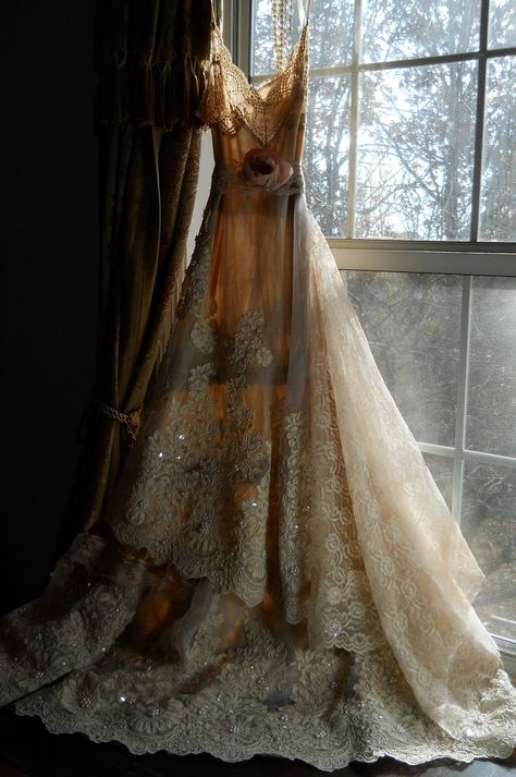 Pretty Wardrobe, Detail Couture, Wedding Gowns Vintage, A Wedding Dress, Vestidos Vintage, Gorgeous Gowns, Wedding Dresses Vintage, Looks Vintage, Beautiful Gowns