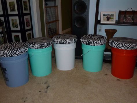 Pinkture Perfect: DIY Diy Dorm Decor, Diy Bucket, Bucket Ideas, Diy Stool, Dorm Diy, Camping Stuff, Diy Camping, Dorm Ideas, Dorm Room Ideas