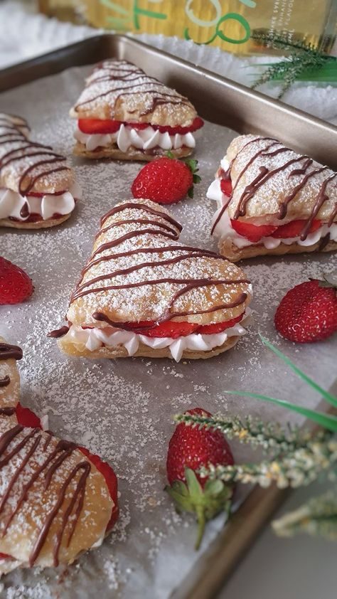 Strawberry Cream Puffs, Strawberry Cream, Sweet Snacks Recipes, Whipping Cream, Think Food, Valentines Food, Fresh Strawberries, Cream Puffs, Fun Baking Recipes