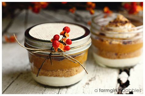 530_X_IMG_1534_layered_pumpkin_pie_in_a_jar Layered Pumpkin Pie, Thanksgiving Recipes Dessert Pies, Pumpkin Pie In A Jar, Thanksgiving Desserts Pie, Desserts Pie, Layered Pumpkin Dessert, Pie In A Jar, Mason Jar Desserts, Coconut Dessert