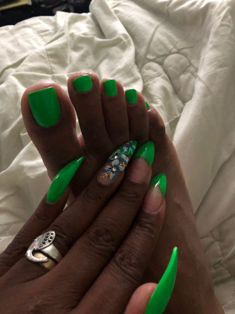 Hot Green Nails Acrylic, Neon Green Acrylic Nails Designs, Lime Green Nails Square, Green Pedicure Designs, Kelly Green Nails Acrylic, Green Toes Black Women, Vibrant Green Nails, Kelly Green Nails Design, Grass Green Nails