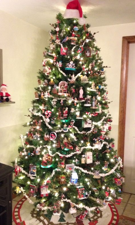 Hallmark Christmas tree. Hallmark Christmas Tree Ideas, Hallmark Christmas Aesthetic Decor, Hallmark Movie Christmas Decorations, Hallmark Christmas Tree, Hallmark Ornament Christmas Tree, Miniature Christmas Tree, Christmas Balloon Decorations, 2022 Hallmark Keepsake Ornaments, Easy Exercises