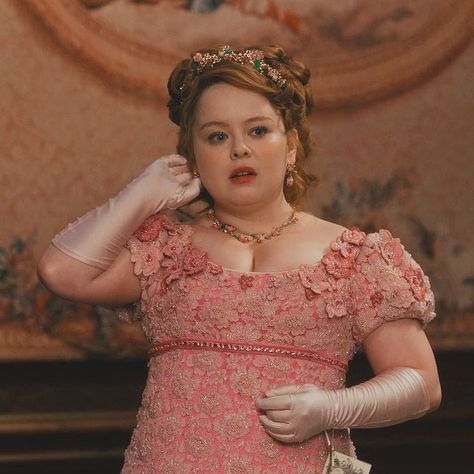 Bridgerton season 2 Penelope Bridgerton, Bridgerton Season 2, Penelope Featherington, Nicola Coughlan, Dancing On My Own, Phoebe Dynevor, Appreciation Post, Historical Dresses, Cosplay Ideas