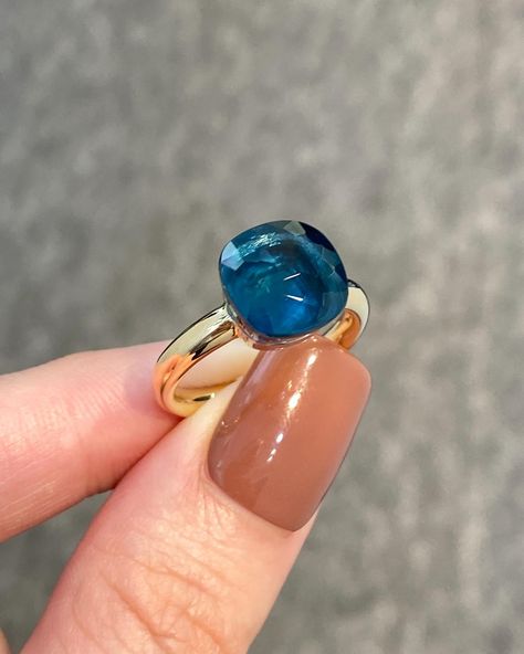 Follow @desireegems for more special offers Main Stone : London Blue Topaz 7.1ct Metal : 18k Rose Gold Ring size : HK13| US5.75(Free Resizing) . . . #londonbluetopaz #topaz #bluetopaz #gems #gemstone #finegems #finegemstone #singaporegems #singaporejewellery #desireegems #finejewelry #highjewelry #highjewellery Blue Topaz Crystal Ring With Gemstone, Fine Jewelry Blue Topaz Crystal Ring, Blue Tourmaline Gemstone Jewelry, Oval Blue Topaz Multi-stone Gemstones, Luxury Multi-stone Blue Topaz Gemstones, London Blue Topaz, London Blue, Special Offer, High Jewelry