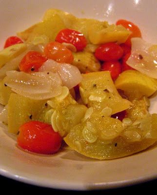 Crookneck Squash Recipes, Sauteed Yellow Squash, Healthy Squash Recipes, Yummy Things To Bake, Veggie Ideas, Summer Squash Recipes, Yellow Tomatoes, Healthy Side Dish, Healthy Side