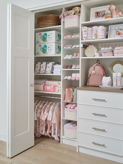 White Closets, Kids Wardrobe Storage, Baby Room Closet, Baby Room Storage, Closet Organizer With Drawers, Baby Closet Organization, White Closet, Closet And Bathroom, Baby Storage