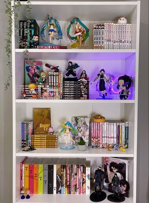 Anime Manga Bookshelf, Bookshelves Manga, Anime Bookshelf Aesthetic, Manga Bookshelf Ideas, Manga Bookshelf Aesthetic, Anime Bookshelf, Bookshelf Layout, Manga Organization, Manga Bookshelf