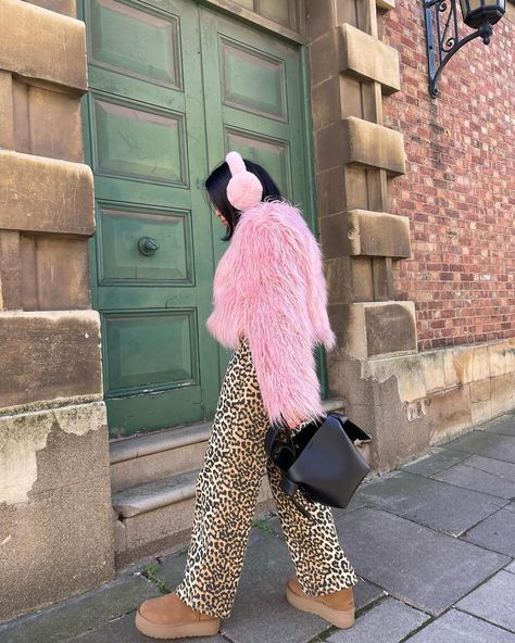 Pink and Leopard print outfit combos always and forever 🐆🎀 | Instagram Black Earmuffs Outfit, Pink Fur Coat Outfit, Acne Musubi, Pink Fluffy Coat, Pink Coat Outfit, Leopard Print Outfit, Baby Pink Hair, Pink Fur Coat, Leopard Print Outfits