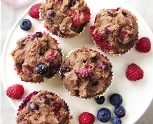 Dr. Fuhrman Berry Explosion Muffins. Great for cooking with kids and teaching them healthy eating. Dr Fuhrman Recipes, Wheat Muffins, Eat To Live Diet, Nutritarian Diet, Dr Fuhrman, Whole Wheat Muffins, Berry Muffins, Pastry Flour, Raw Sugar