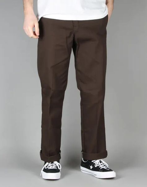 Dickies Outfits Men Street, Dickies 874 Outfit, Dickies Outfits Men, Brown Trousers Outfit, Dickies Outfit, Pants Street Style, Dickies Style, Brown Pants Outfit, Dark Brown Pants